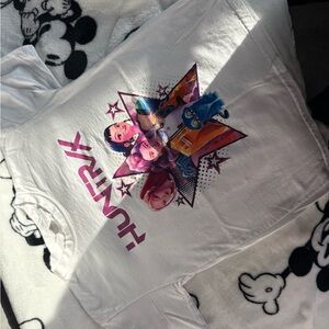 KPOP DEMON HUNTERS White Graphic T-Shirt- Kids Size: XS 5/6
